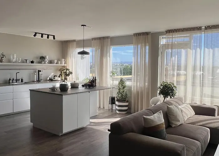 E8 - Cozy 2 Bedroom Apartment In Central Reykjavik, With View